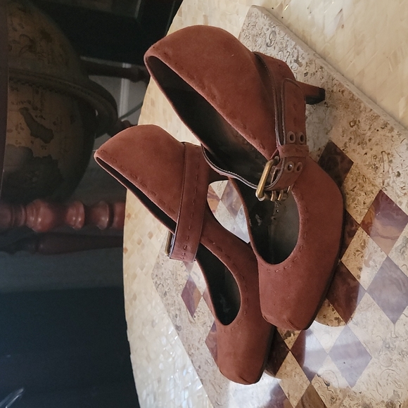 Vince Camuto - Picture 3 of 8